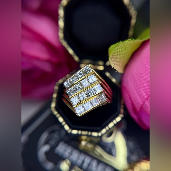 Art Deco 2.07 ctw Carrè Cut Diamond Ring in 18k yellow gold - Picture 13 of 17